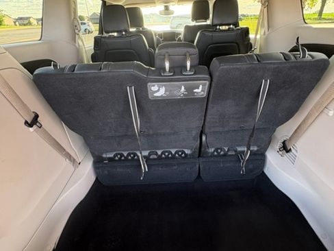 Used 2017 Chrysler Pacifica Touring-L FWD image 20