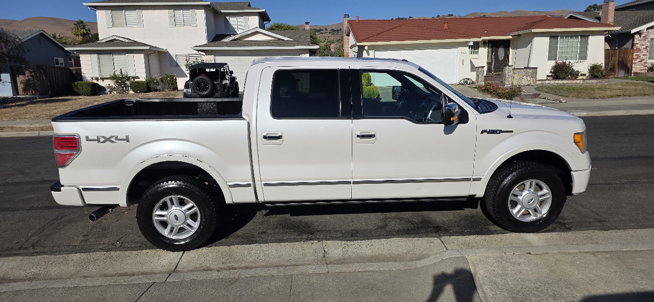 Used 2011 Ford F150 Platinum AWD/4WD image 2