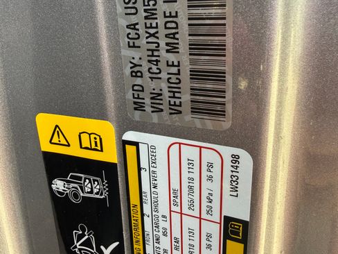 Used 2020 Jeep Wrangler Unlimited Sahara w/ LED Lighting Group image 4