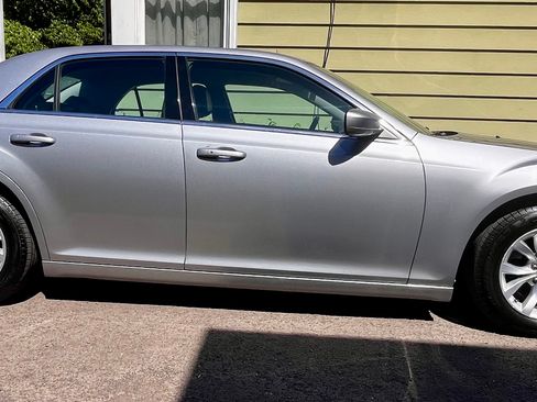 Used 2015 Chrysler 300 Limited RWD image 19