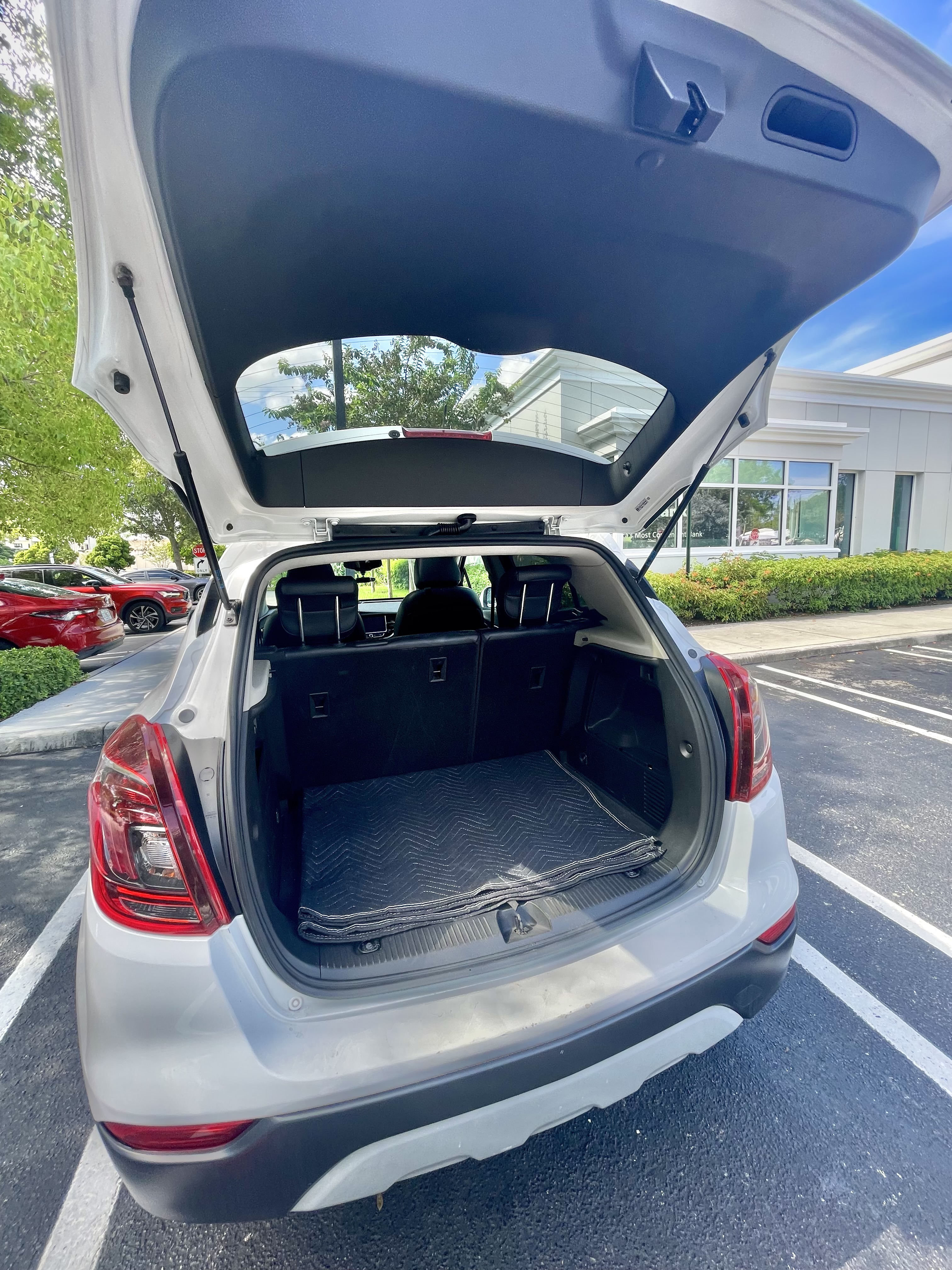 Used 2018 Buick Encore Essence FWD image 6