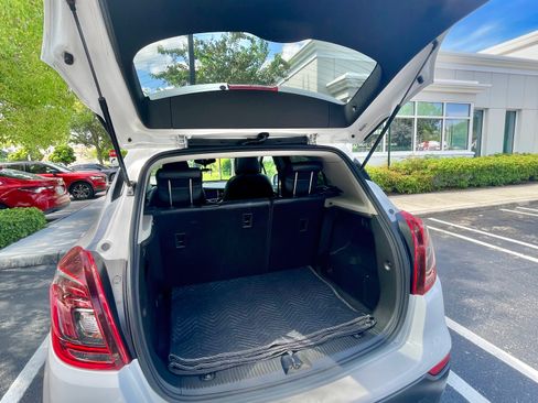 Used 2018 Buick Encore Essence FWD image 6