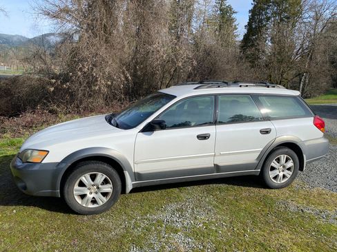 Used 2005 Subaru Outback 2.5i image 6