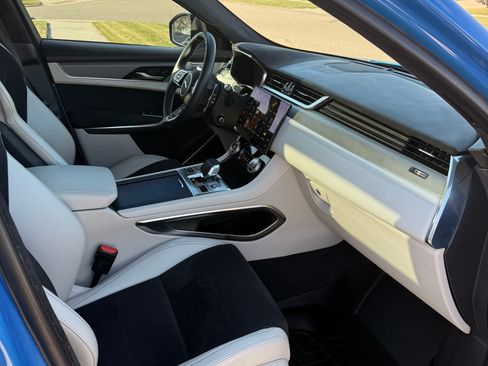 Used 2022 Jaguar F-PACE SVR image 10