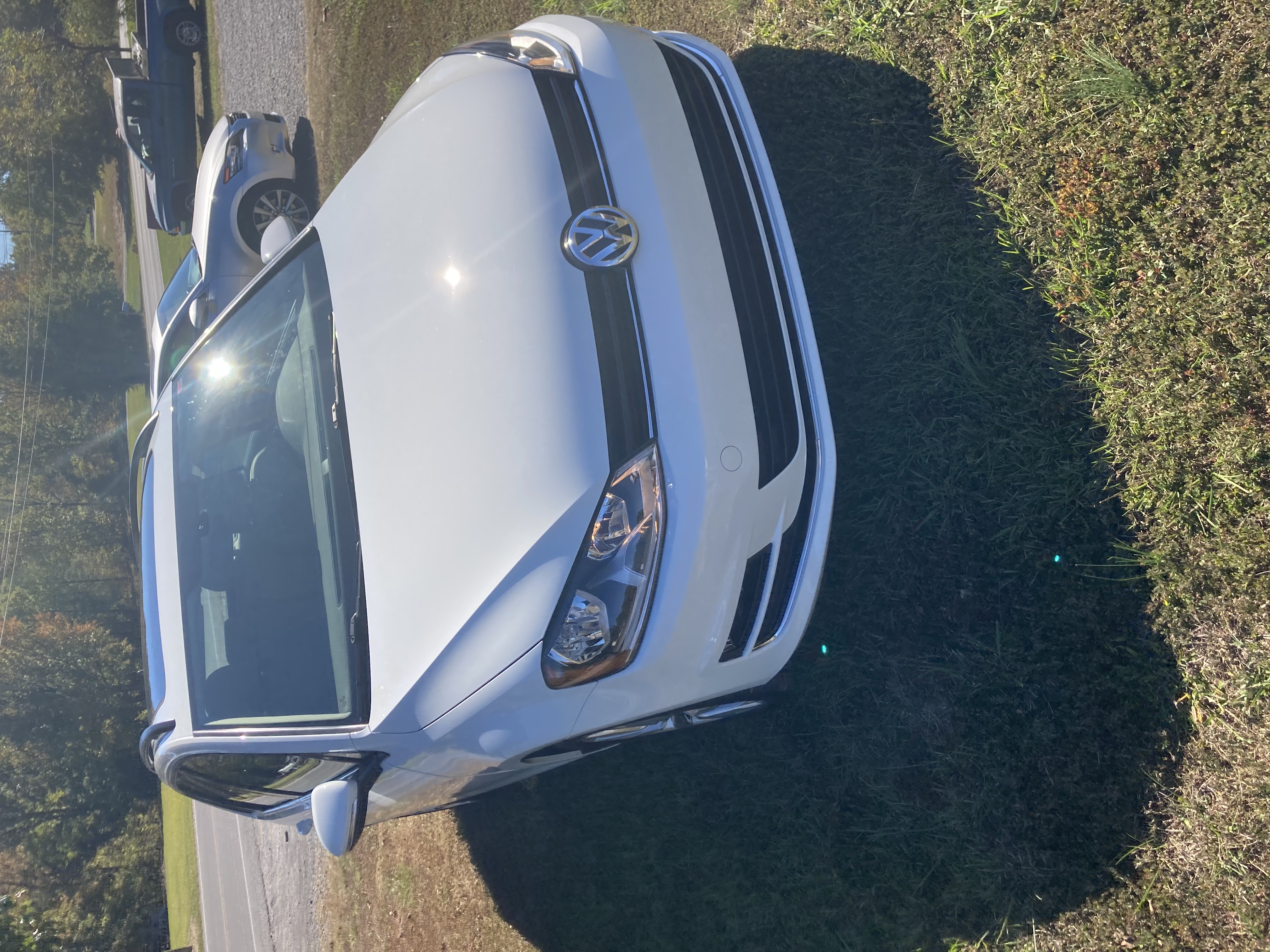 Used 2017 Volkswagen Golf SE FWD image 2