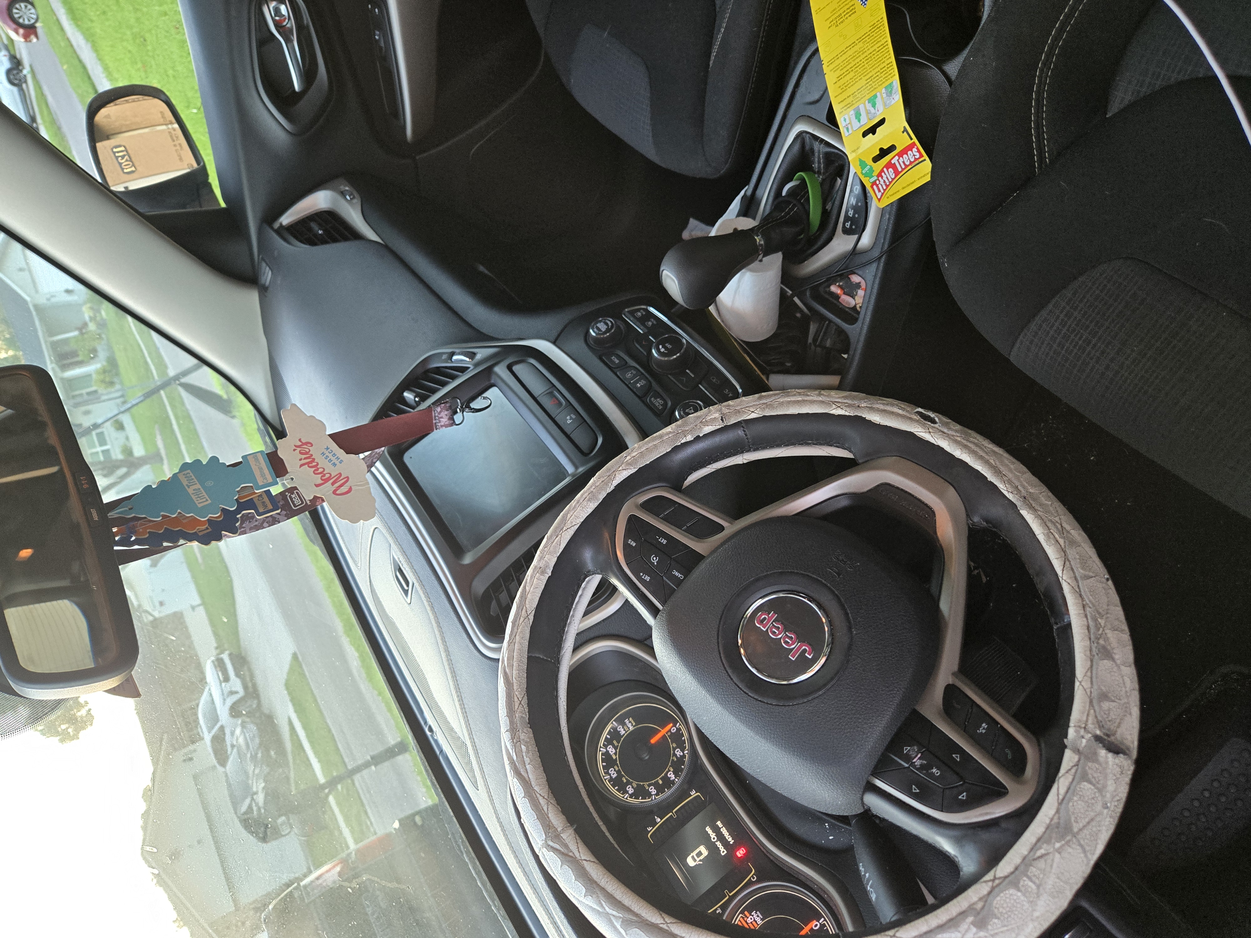 Used 2017 Jeep Cherokee Latitude w/ Safety/Convenience Group FWD image 9