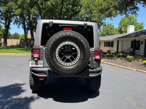 Used 2017 Jeep Wrangler Unlimited Rubicon AWD/4WD image 10
