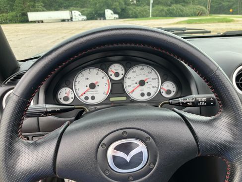 Used 2004 MAZDA MX-5 Miata MAZDASPEED w/ Grand Touring Pkg RWD image 15