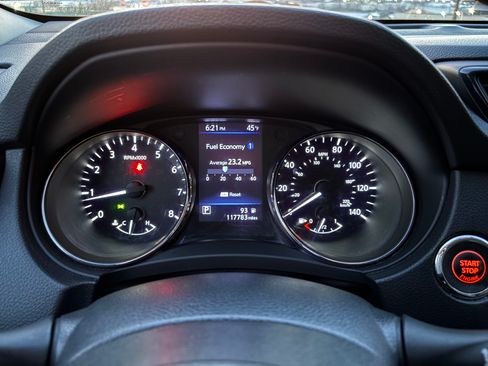 Used 2018 Nissan Rogue SV image 18