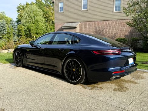 Used 2018 Porsche Panamera 4 image 4