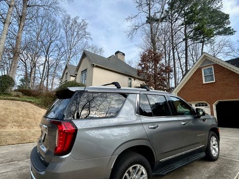 Used 2022 GMC Yukon SLT w/ SLT Premium Package image 12