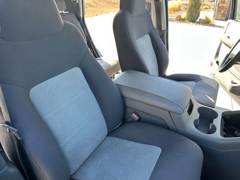 Used 2004 Ford Expedition XLT image 19