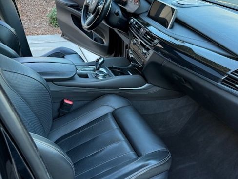 Used 2017 BMW X5 M image 11