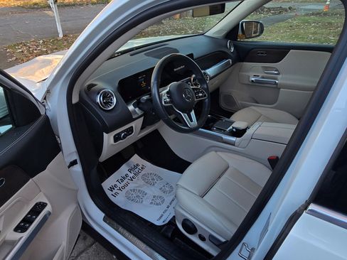 Used 2022 Mercedes-Benz GLB 250 4MATIC image 4