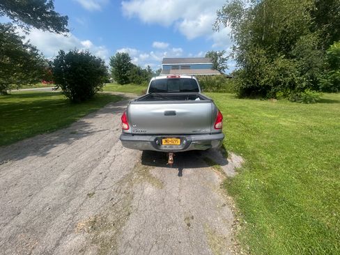 Used 2006 Toyota Tundra SR5 w/ TRD Off-Road Pkg AWD/4WD image 5