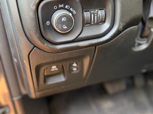 Used 2024 RAM 1500 Laramie AWD/4WD image 18