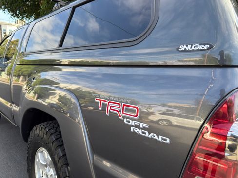 Used 2011 Toyota Tacoma 4x4 Access Cab V6 w/ TRD Off-Road Pkg image 8