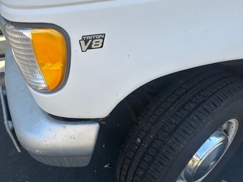 Used 2001 Ford E-350 and Econoline 350 Van image 2