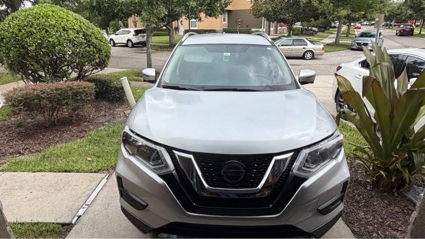 Used 2018 Nissan Rogue SV w/ Premium Package FWD image 1