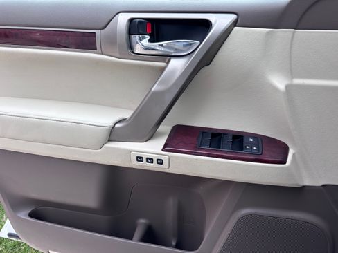 Used 2010 Lexus GX 460 image 21