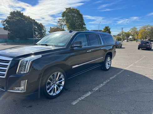 Used 2018 Cadillac Escalade ESV Platinum image 2