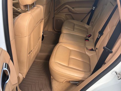 Used 2016 Porsche Cayenne AWD/4WD image 8