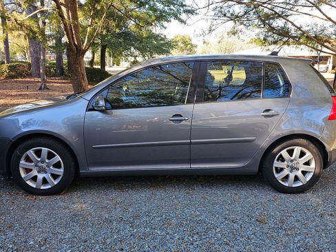 Used 2008 Volkswagen Rabbit S image 2