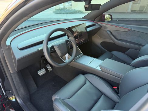 Used 2026 Tesla Model Y Performance AWD/4WD image 12