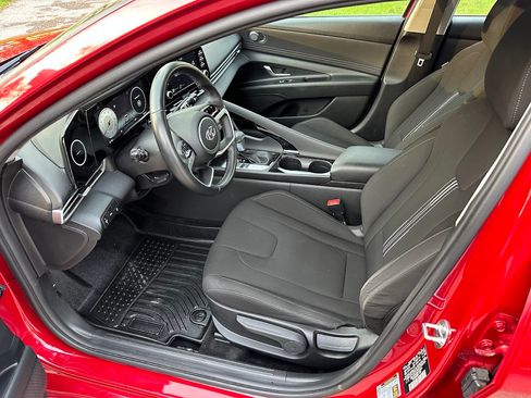 Used 2021 Hyundai Elantra SEL w/ Convenience Package FWD image 11
