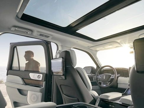 Used 2022 Lincoln Navigator Reserve image 13