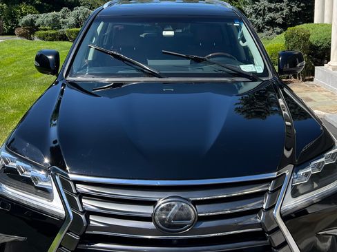 Used 2018 Lexus LX 570 4WD w/ Luxury Package image 21