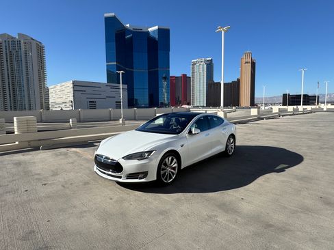 Used 2016 Tesla Model S P90D image 6