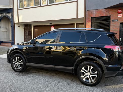 Used 2017 Toyota RAV4 LE image 5