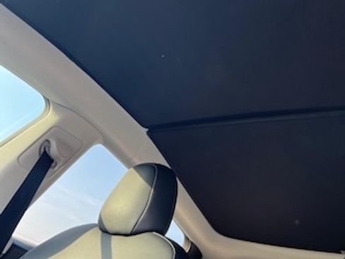 Used 2022 Tesla Model Y Long Range AWD/4WD image 16