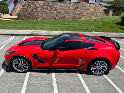 Used 2016 Chevrolet Corvette Z06 w/ 3LZ Preferred Equipment Group RWD image 2