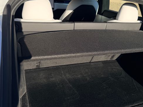 Used 2022 Tesla Model S Standard Range image 17