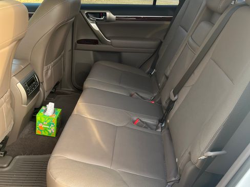 Used 2015 Lexus GX 460 w/ Premium Package image 10