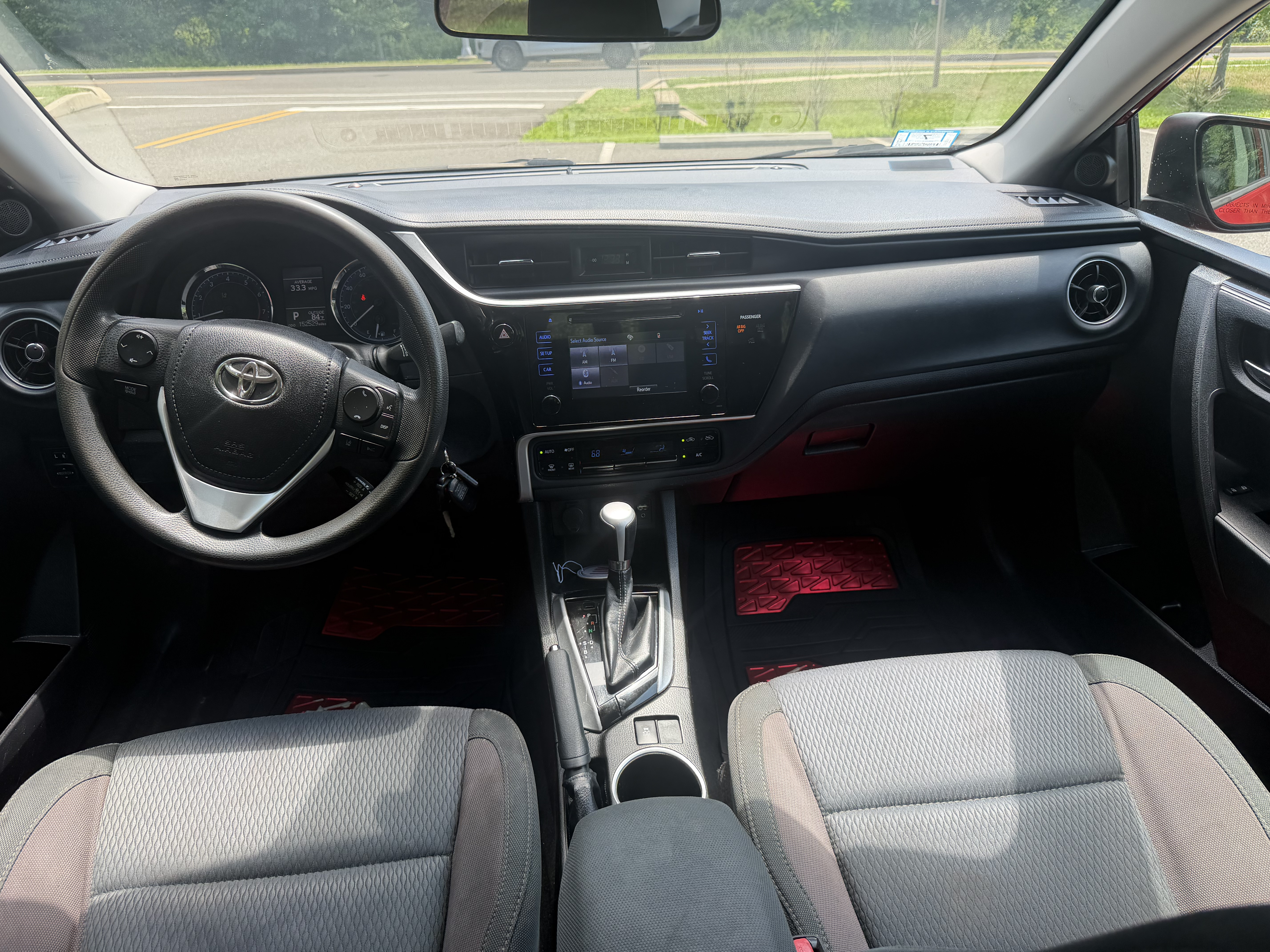 Used 2017 Toyota Corolla LE FWD image 8