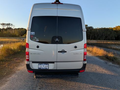 Used 2016 Mercedes-Benz Sprinter 2500 image 12