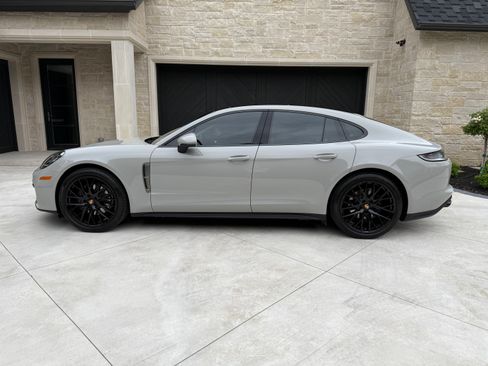 Used 2023 Porsche Panamera 4 Platinum Edition image 4