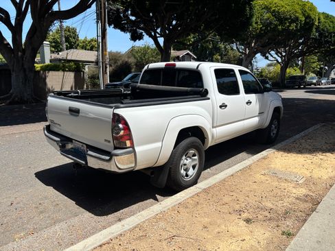 Used 2015 Toyota Tacoma PreRunner w/ SR5 Package RWD image 10