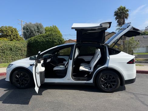 Used 2023 Tesla Model X AWD/4WD image 6