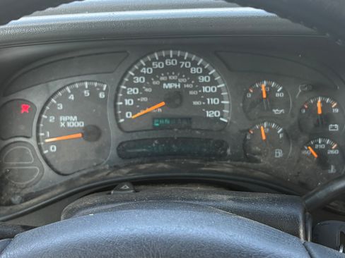 Used 2005 Chevrolet Tahoe LT w/ LT Preferred Equipment Group AWD/4WD image 2