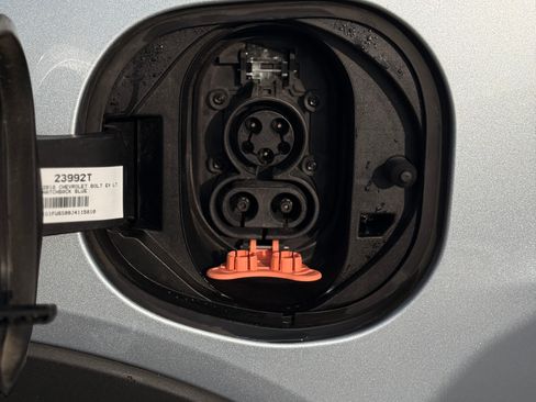 Used 2018 Chevrolet Bolt LT image 12