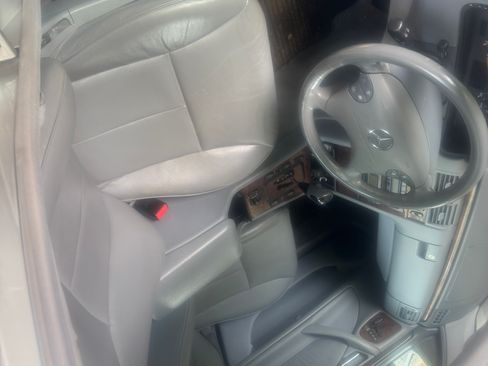 Used 2001 Mercedes-Benz E 320 Sedan image 4