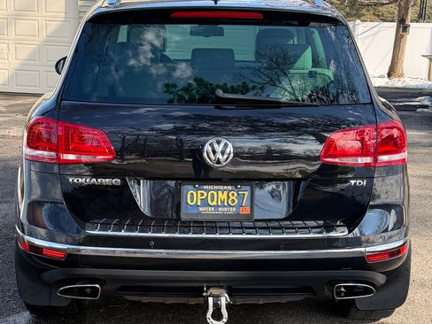 Used 2016 Volkswagen Touareg TDI image 5