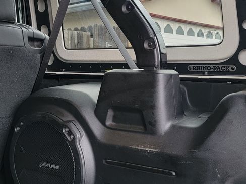 Used 2018 Jeep Wrangler Unlimited Rubicon image 26