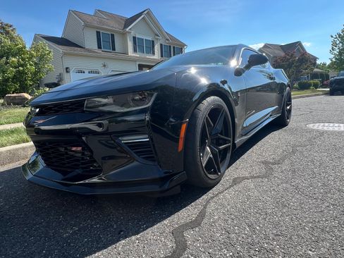 Used 2018 Chevrolet Camaro SS w/ LPO, Ground Effects Package RWD image 10