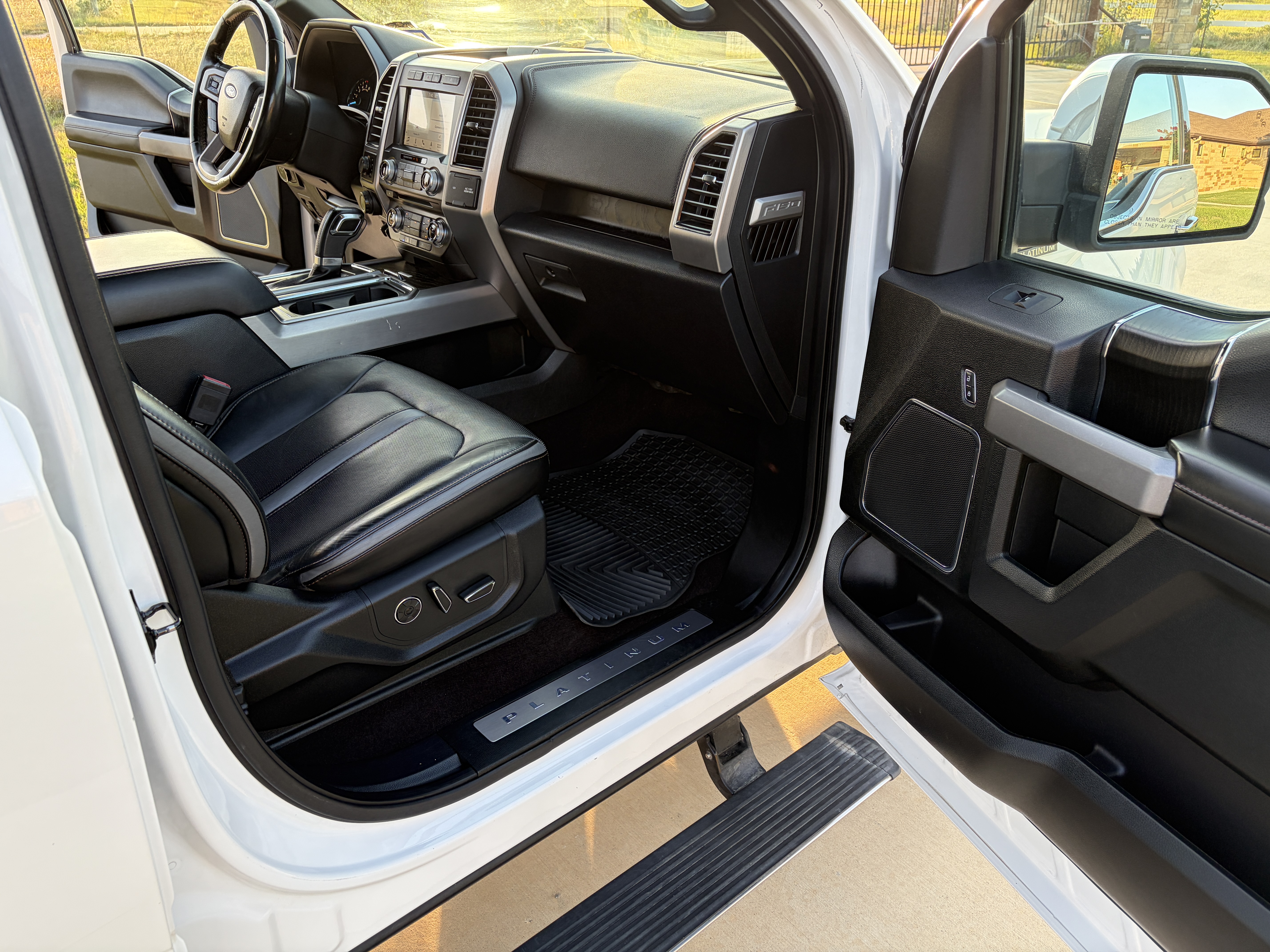 Used 2018 Ford F150 Platinum w/ Equipment Group 701A Luxury AWD/4WD image 22