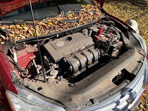 Used 2014 Nissan Sentra SV image 2